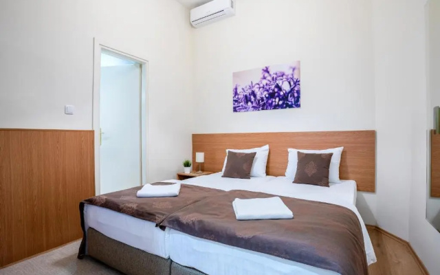 Booking En Suite