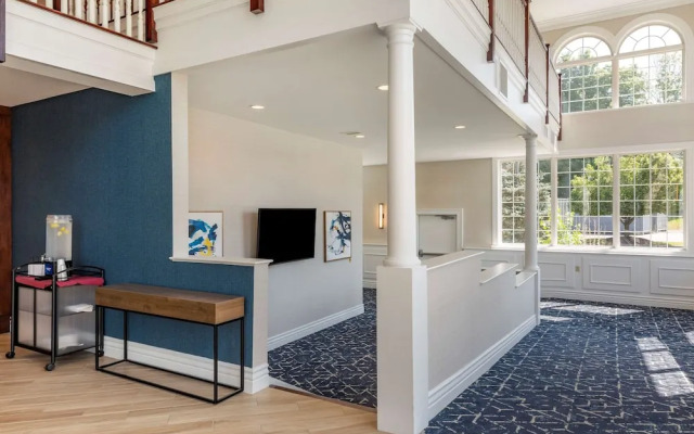 Comfort Inn & Suites East Greenbush - Albany