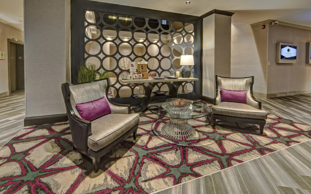DoubleTree by Hilton Hotel Decatur Riverfront