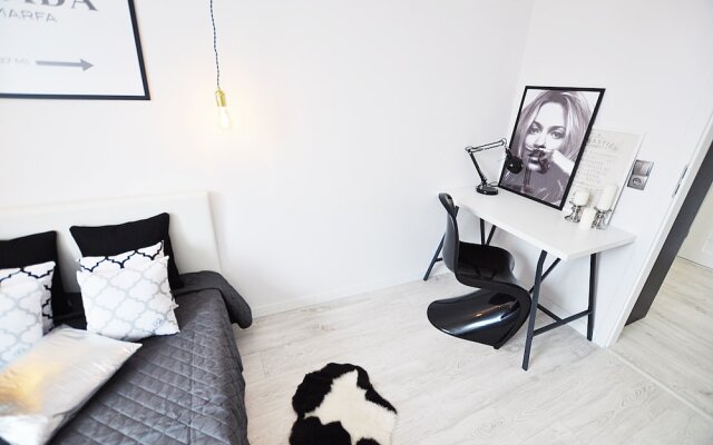 M11 Outstanding Apartment with Balcony in Warsaw, Poland from 117$, photos, reviews - zenhotels.com guestroom