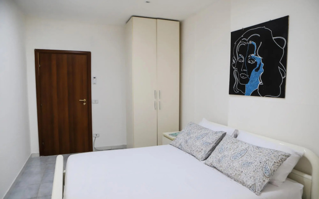 Napoli Centrale Budget Apartment