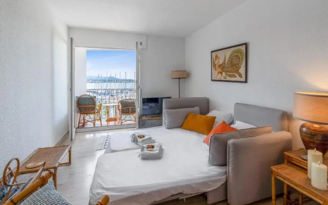 Charming studio with balcony and sea view in Sanary-sur-Mer - Welkeys