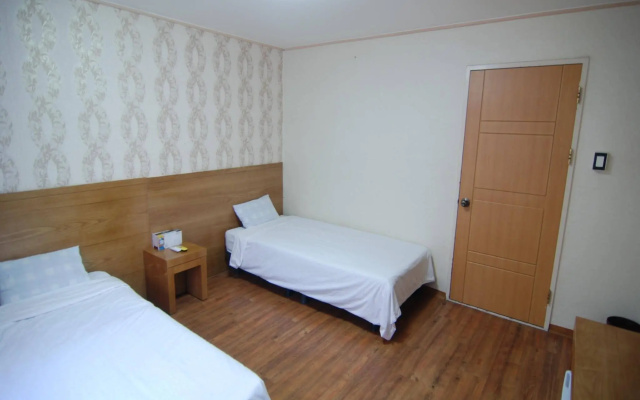 Hotel New World