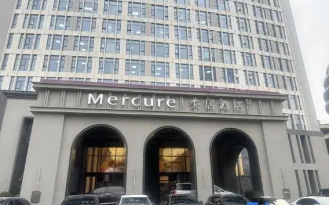 Mercure Hotel (Luoyang Longmen High-Speed Rail Station Municipal Government Branch)
