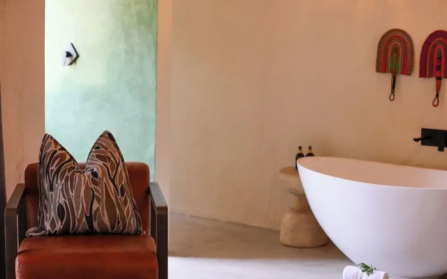 Tomo Safari Lodge
