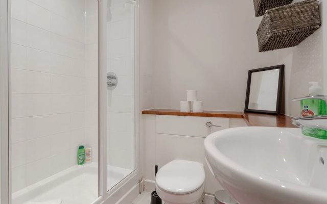 Cosy 2 Bedroom Flat Next To Quiet Park