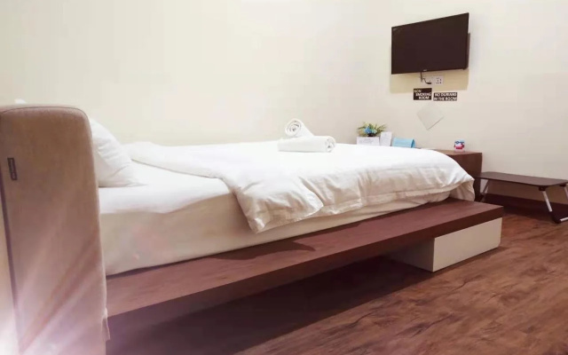 Tripod Hotel - Hostel