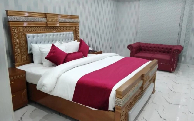 The Rich Hotel
