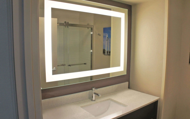 La Quinta Inn & Suites by Wyndham Wichita Airport