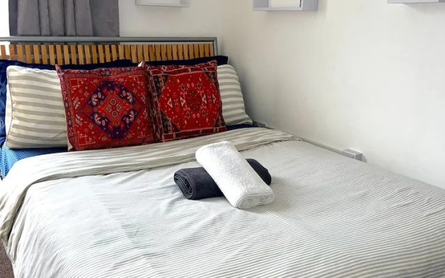 Apartment - Sleeps 2 - Parking - Station Close