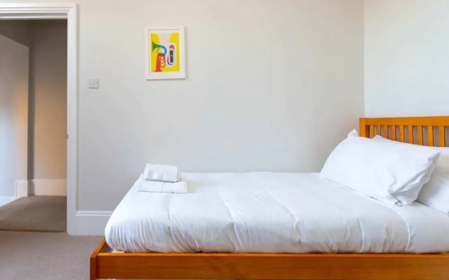 Spacious 2BD Flat By Regents Park & Camden Town!