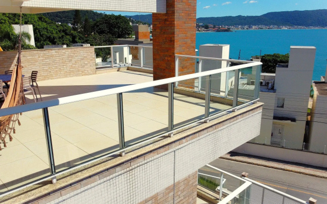 1083   Apartamento Com Vista Para O Mar Em Bombinhas