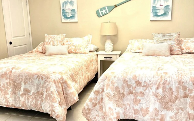 Sunshine Daydream 3 Bedroom Condo by RedAwning