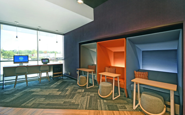 Tru by Hilton Grand Rapids Airport