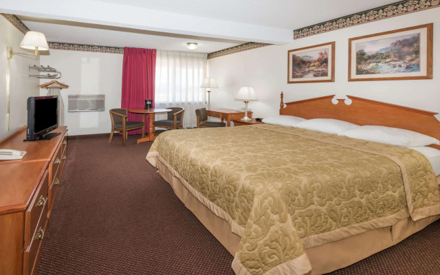 Super 8 by Wyndham Laramie