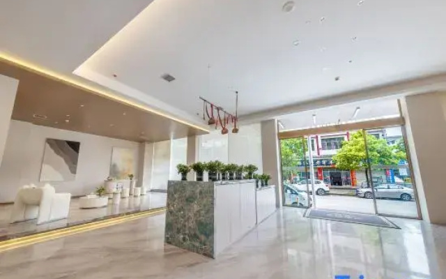 Sansui Liangqi Qingju Smart Hotel (Sansui County People's Government Railway Station)
