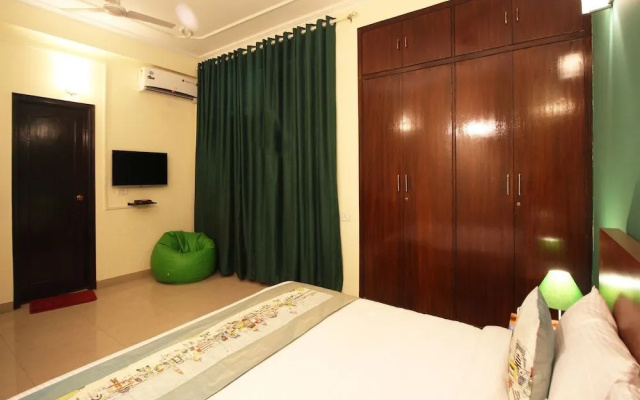 OYO Flagship Noida Expressway Boulevard