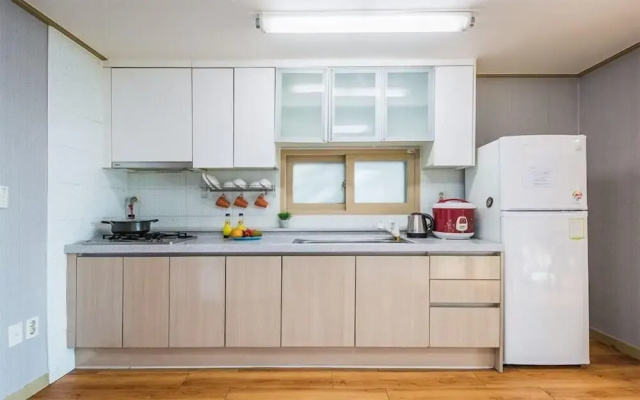 Eurwangni Beach Hill View House Pension