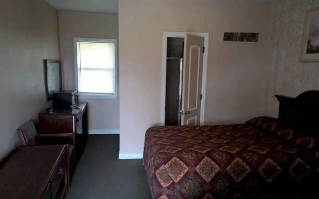 Colonial Inn
