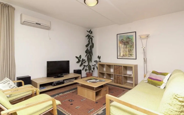 Apartments Levan Ceja
