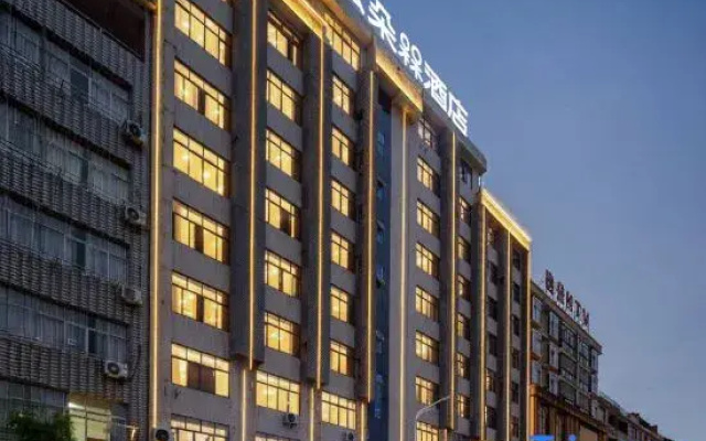 Yunduo Bao Hotel (Yugan Desheng Street Store)