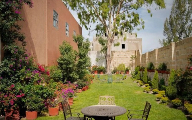 Tadeo Inn Bed & Breakfast