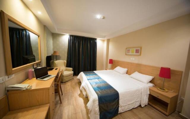 Отель Athina Palace комната для гостей