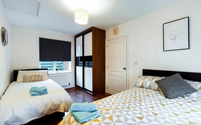 Cheerful 5-BDR/3-BATH House w/ Free Parking