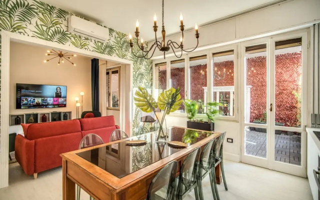 AwesHome White Mirror Apartment&Terrace