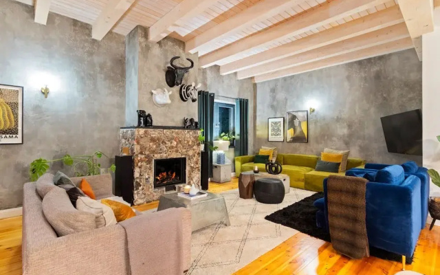 Higgo Crescent Villa