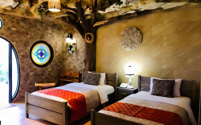 Seruni Hotel Hobbit House