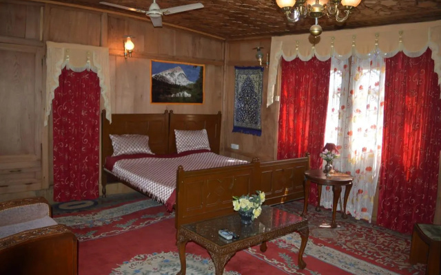 House Boat Taj Palace 2