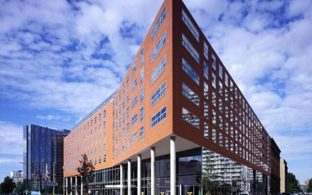 Отель Courtyard by Marriott Berlin City Center вид на фасад