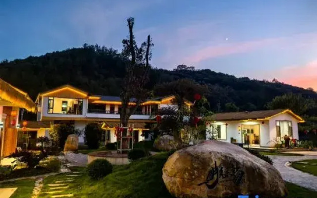 Story and His Courtyard Aesthetic Homestay (South Gate of Donglin Temple Pure Land Garden Branch)