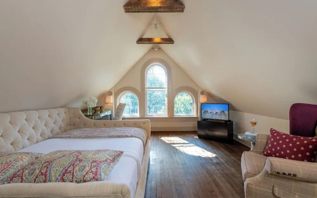 Stonehurst Place Bed & Breakfast