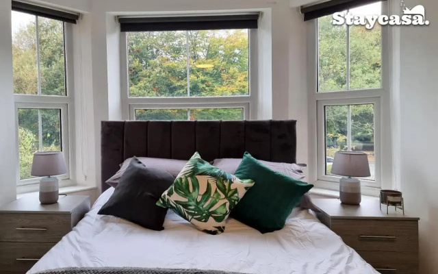 Beautiful 6-Bedroom House Manchester