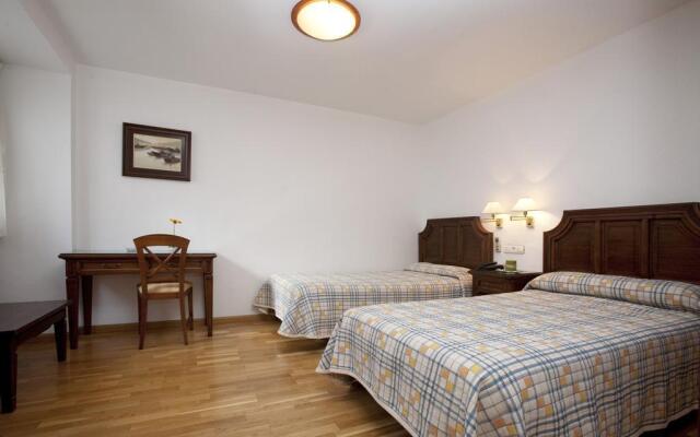 Hotel Avenida Сакс комната для гостей