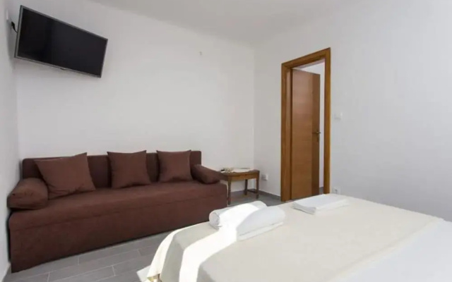 Apartment Maricol - One Bedroom Apartment With Terrace