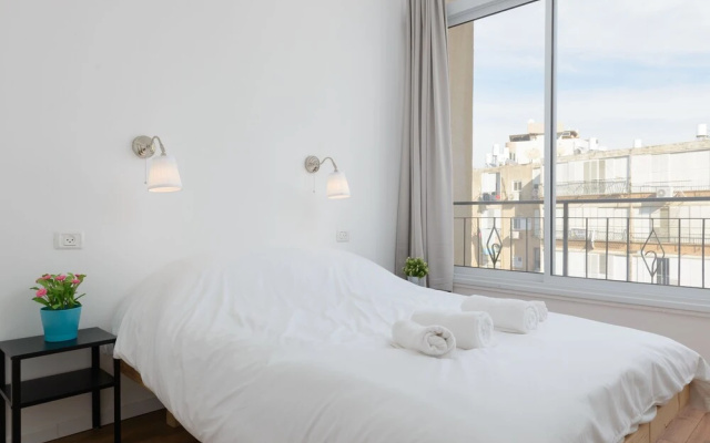 Herzel beach apartment