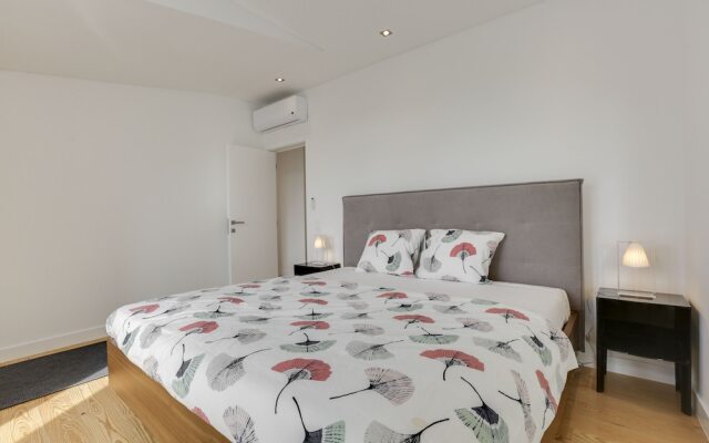 Отель Penthouse with Breathtaking Views Лиссабон вид на фасад
