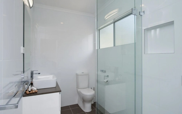 Beach and Bay, 121 Shoal Bay Road