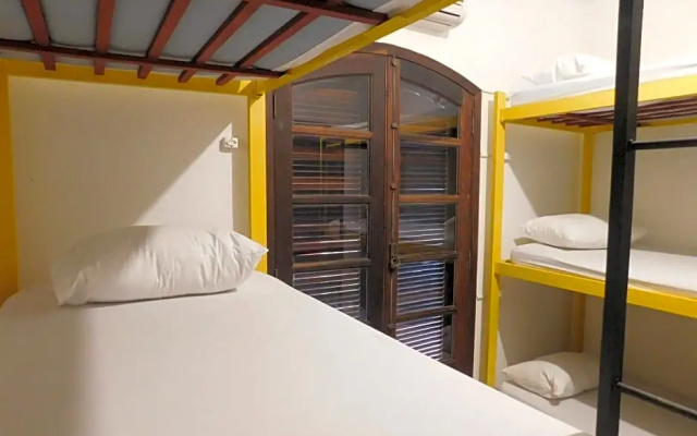 Na Praia Family Hostel & Coworking
