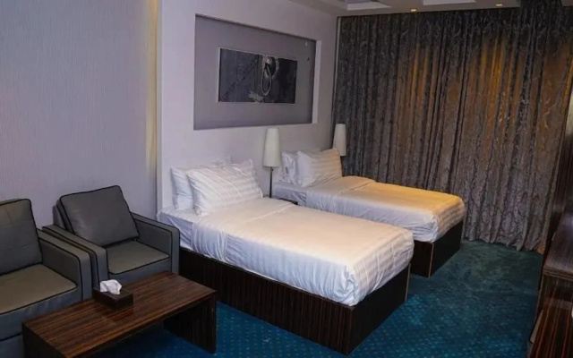Clowzer Hotel