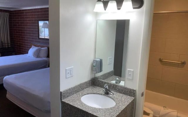 Days Inn by Wyndham Lake Point