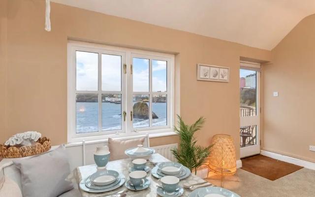 5 Sunny Cove - Direct Beach Access Sea Views