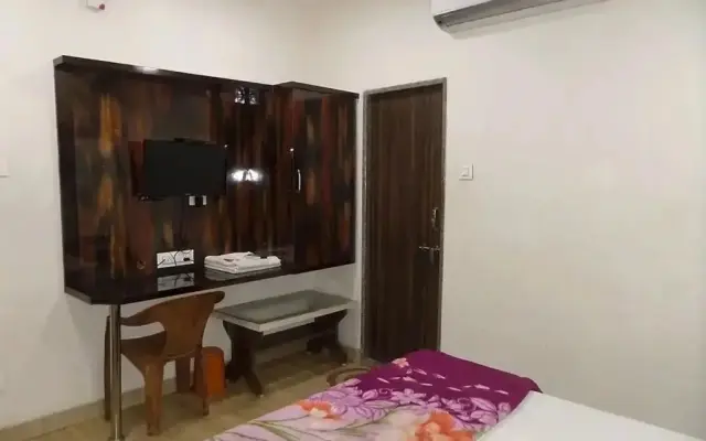 Dwarka Lodge