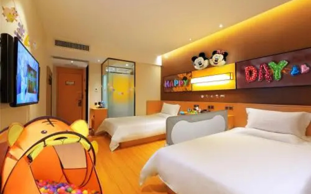 IU Hotel Shanghai Dongchuan Road Metro Station