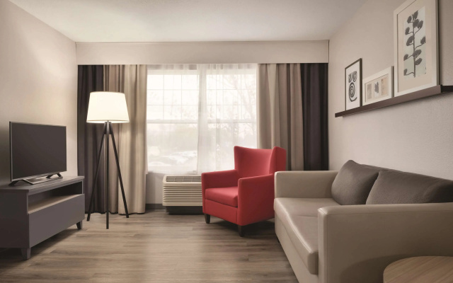 Country Inn & Suites by Radisson, Waterloo, IA