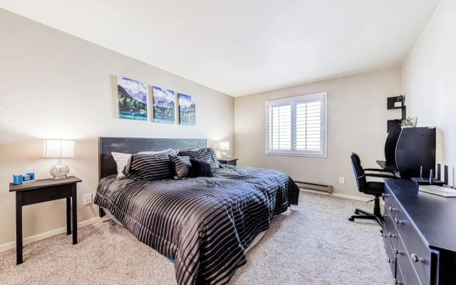 Comfortable 2BR 2nd-floor Balcony