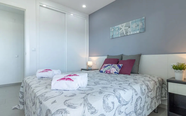 Apartment Overlooking the sea and the Port of Empuriabrava